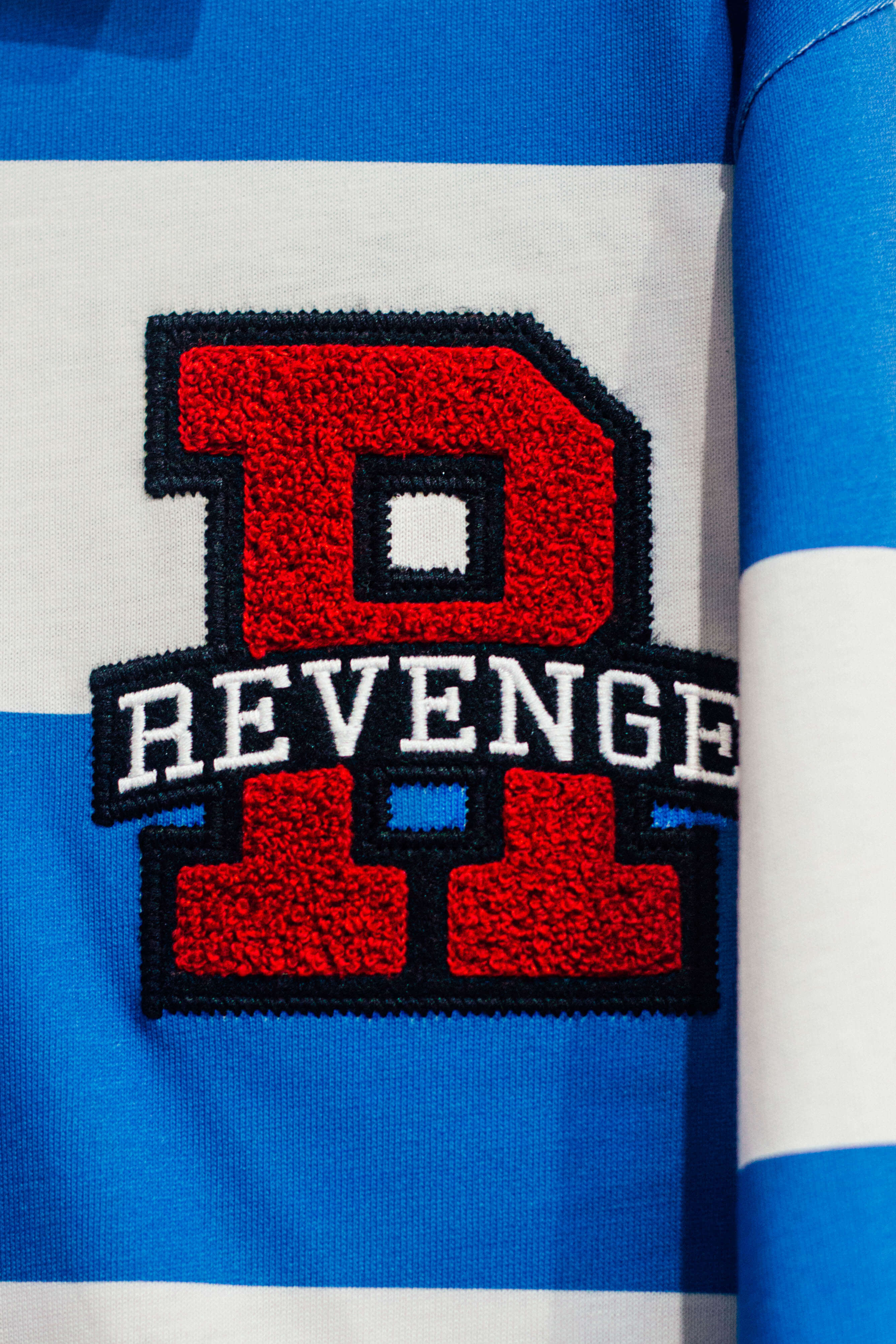 POLO RUGBY ANGEL BY REVENGE CON RICAMO PUNTO SPUGNA